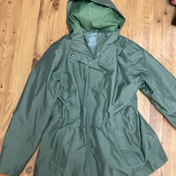 L.L. Bean Jackets & Blazers - L.L. Bean women’s soft shell jacket, mosey green color size Large